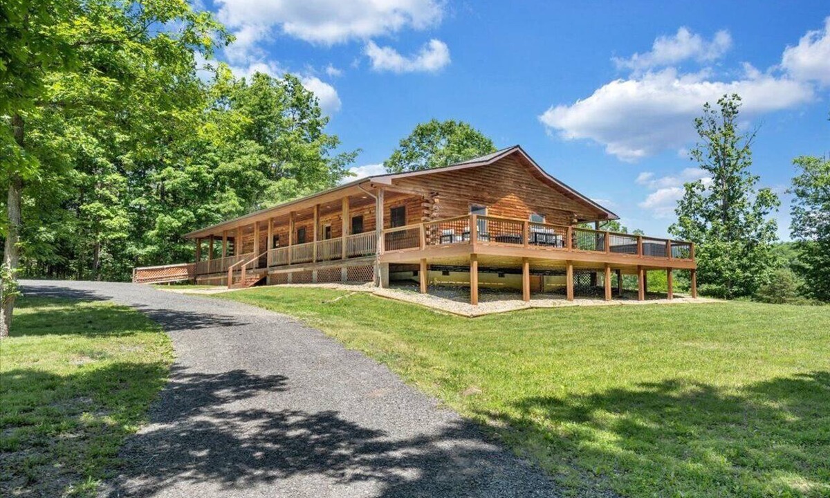 Hot Springs House | Modern Mountain Cabin Hot Tub | Hot Springs, VA
