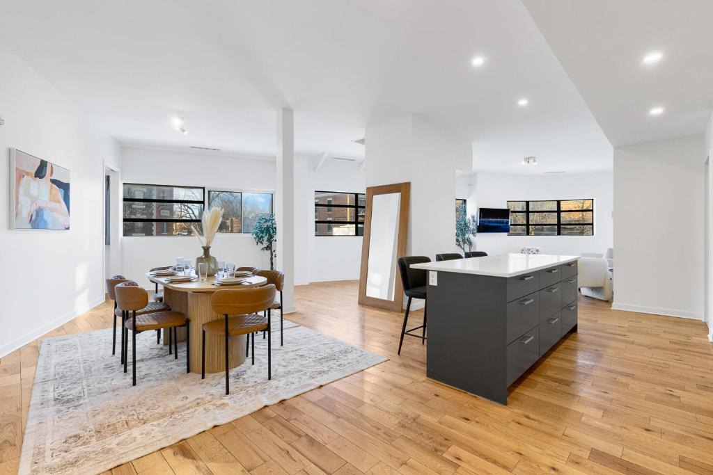 Cote-Des-Neiges—Notre-Dame-De-Grace Apartment | Modern & Spacious 2 bedrooms in Montreal