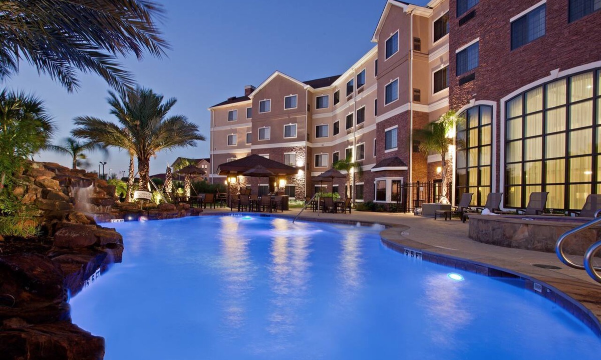 Webster Hotel | Modern Suite | Free Breakfast + Pool + Hot Tub
