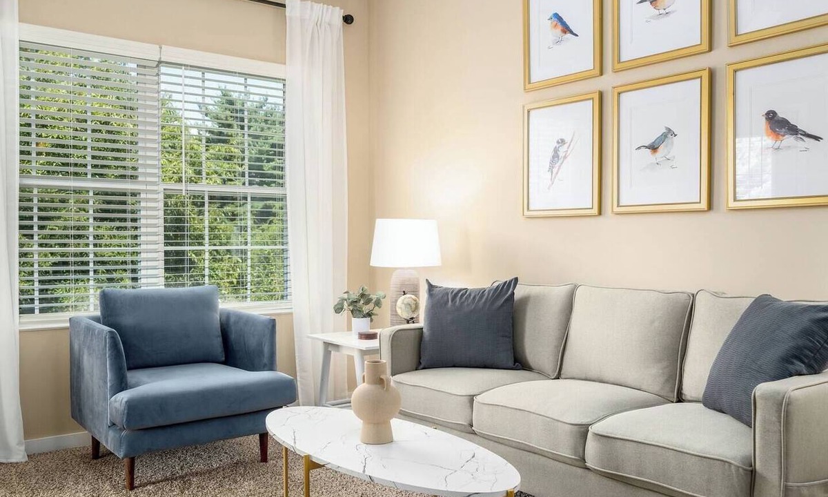 Westerville Apartment | Modern Top-Floor 1BR Near Data Centers | Monthly
