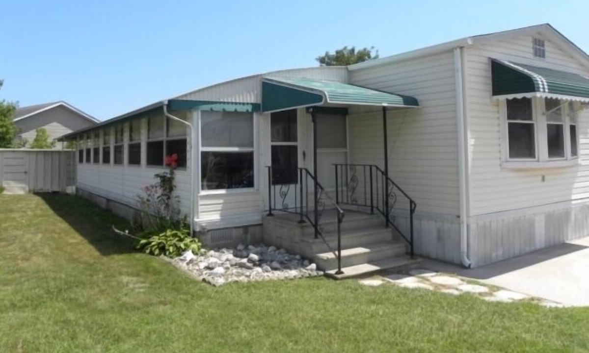 Montego Bay House | Montego Bay Community 3 BR 1.5 Baths+outside shwr