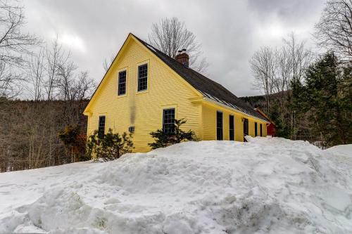 Moretown House | Mt. Ellen's Backyard Bungalow