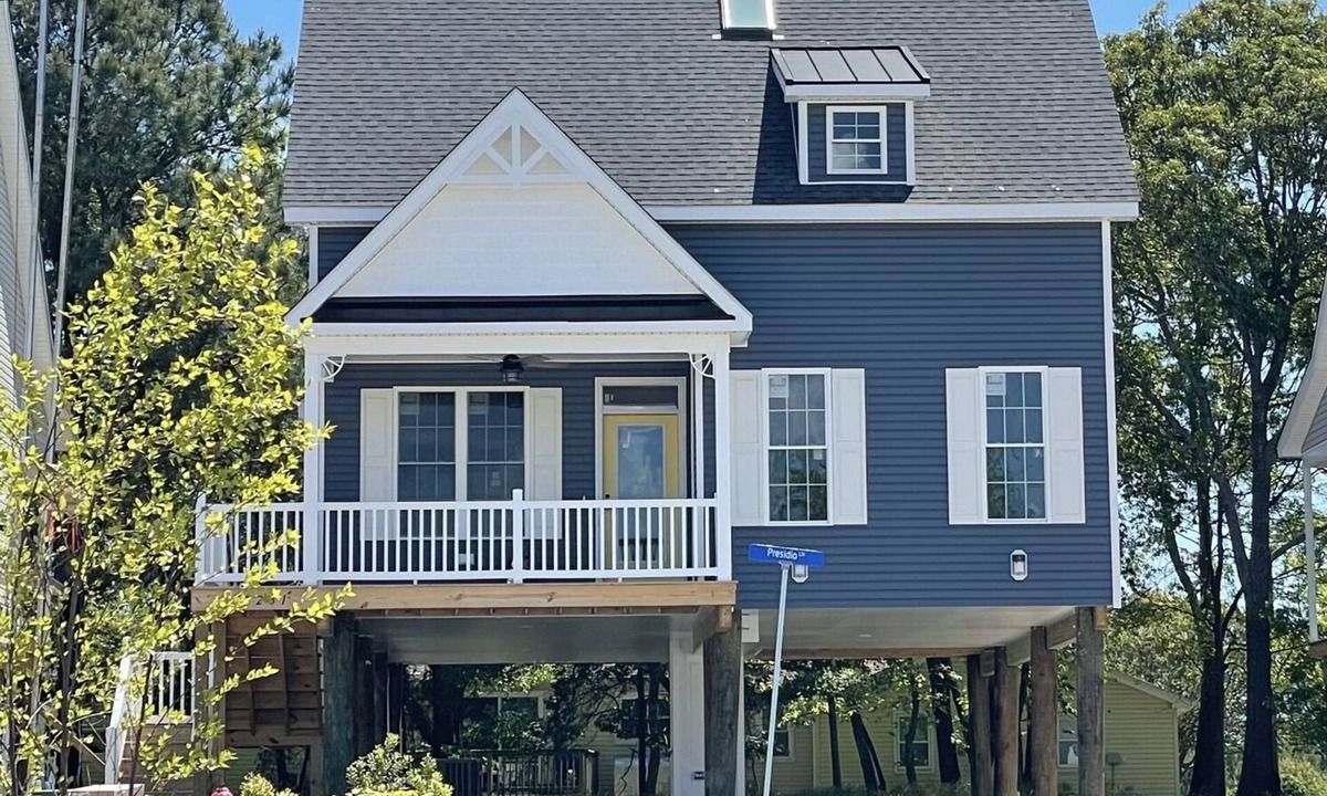 Cedar Neck House | NEW 3 BR/2.5BTH near Bethany Beach/home on stilts, open floor plan/1st FL Master
