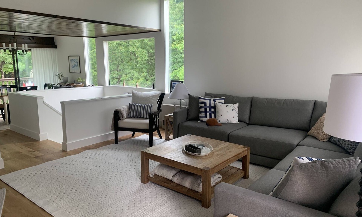 Warren Condo | Newly Remodeled Mountain Home! Minutes from Lincoln Peak & Mt. Ellen! Free WiFi