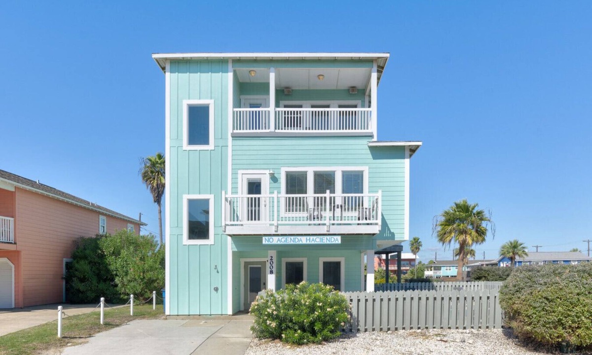 Sand Point House | No Agenda Hacienda QUARTER MILE WALK TO BEACH