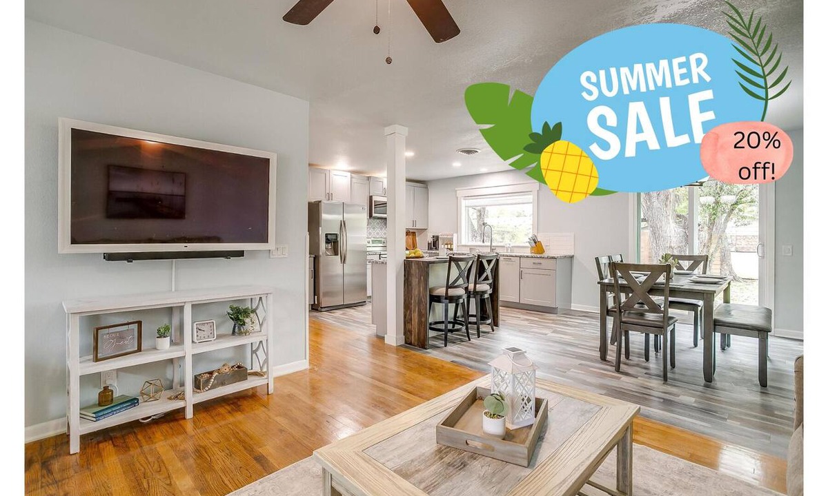 Granbury House | Oak House off Granbury Square