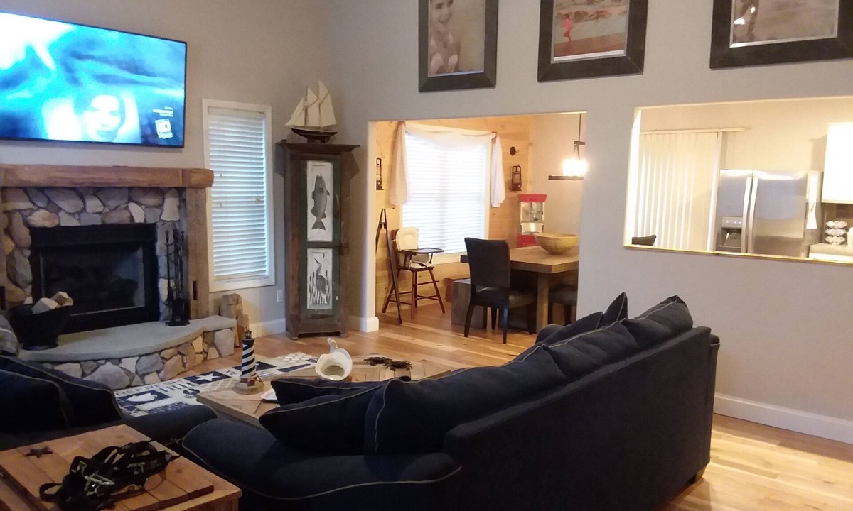 Maplewood House | Ocean Retreat - Rustic style house w/pool, Pet Friendly.