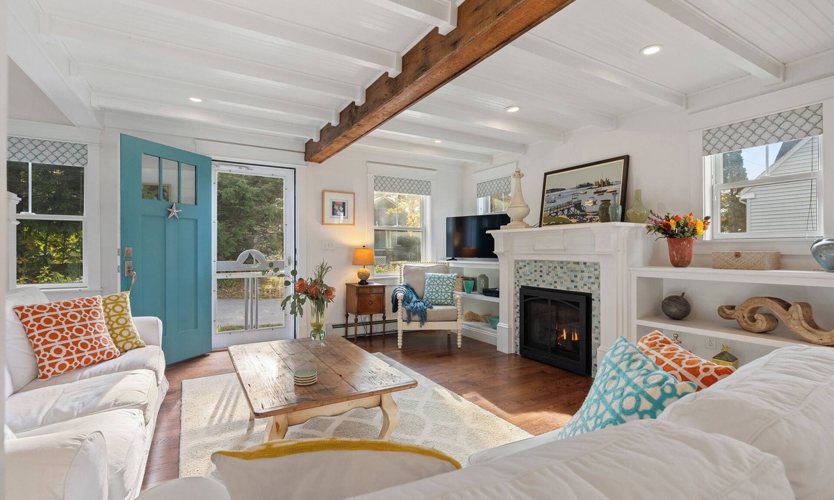 Loveitts Field House | OCEAN VIEWS, Rooftop Deck, HOT TUB, new back deck! 3-min walk to Willard Beach