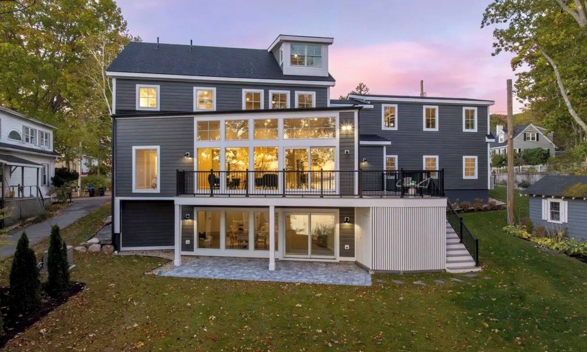 Falmouth Foreside House | Oceanfront, 15 Mins to Portland, Brand New Build, Water Access, Deck, Sleeps 16