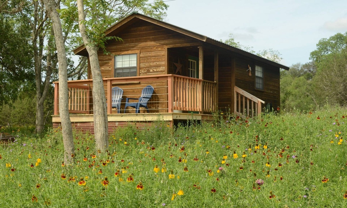 Leakey Cabin | On Twisted Sisters Loop, New Tiny Cabin w/Deck & River Frontage, Pet Friendly!