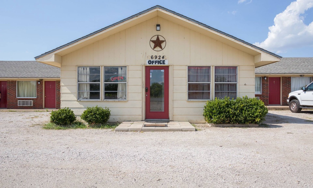 Breckenridge Hotel | OYO Hotel Breckenridge TX Hubbard Creek Lake