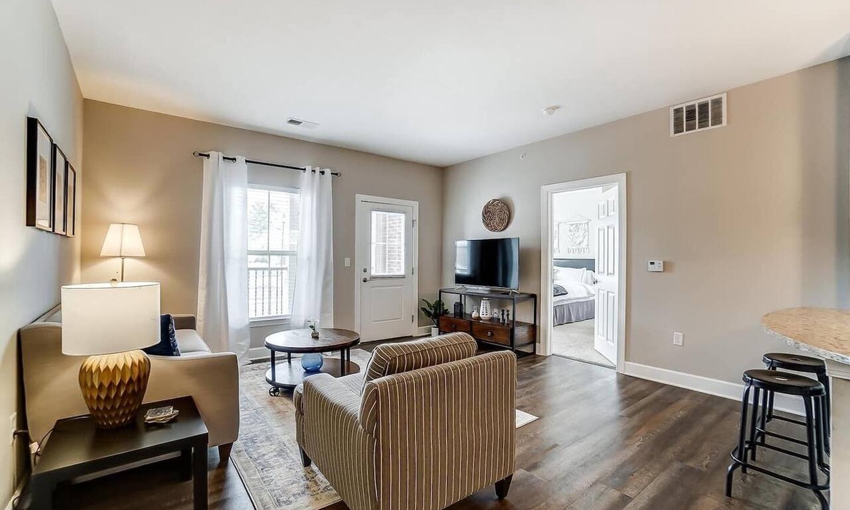 Westerville Apartment | Paws Of Polaris | 2BR | 1st Floor | Walk-In Shower