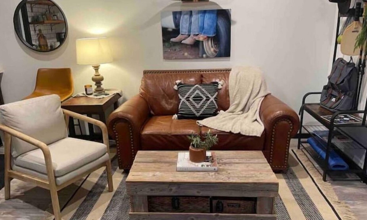 Escondido House | Peaceful new Tiny Home on farm, steps to wineries!