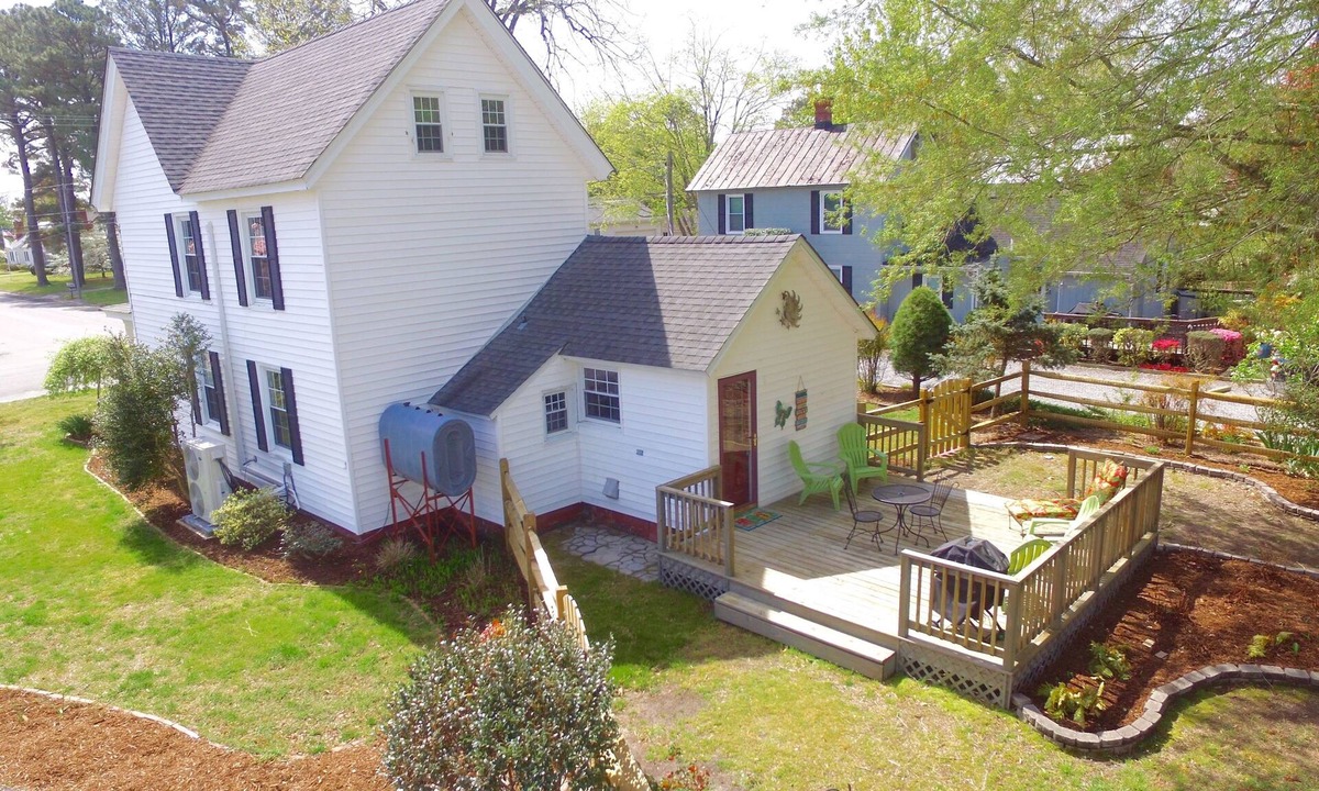 Urbanna House | Peaceful-Relaxing-Charming 1914 home-quaint town- fish-boat-bike-New listing