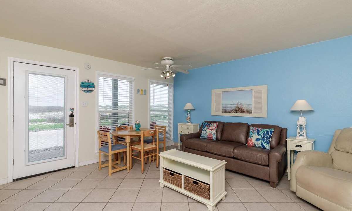 Corpus Christi Condo | Pet-Friendly Beachside Condo | Steps to the Sand & Patio