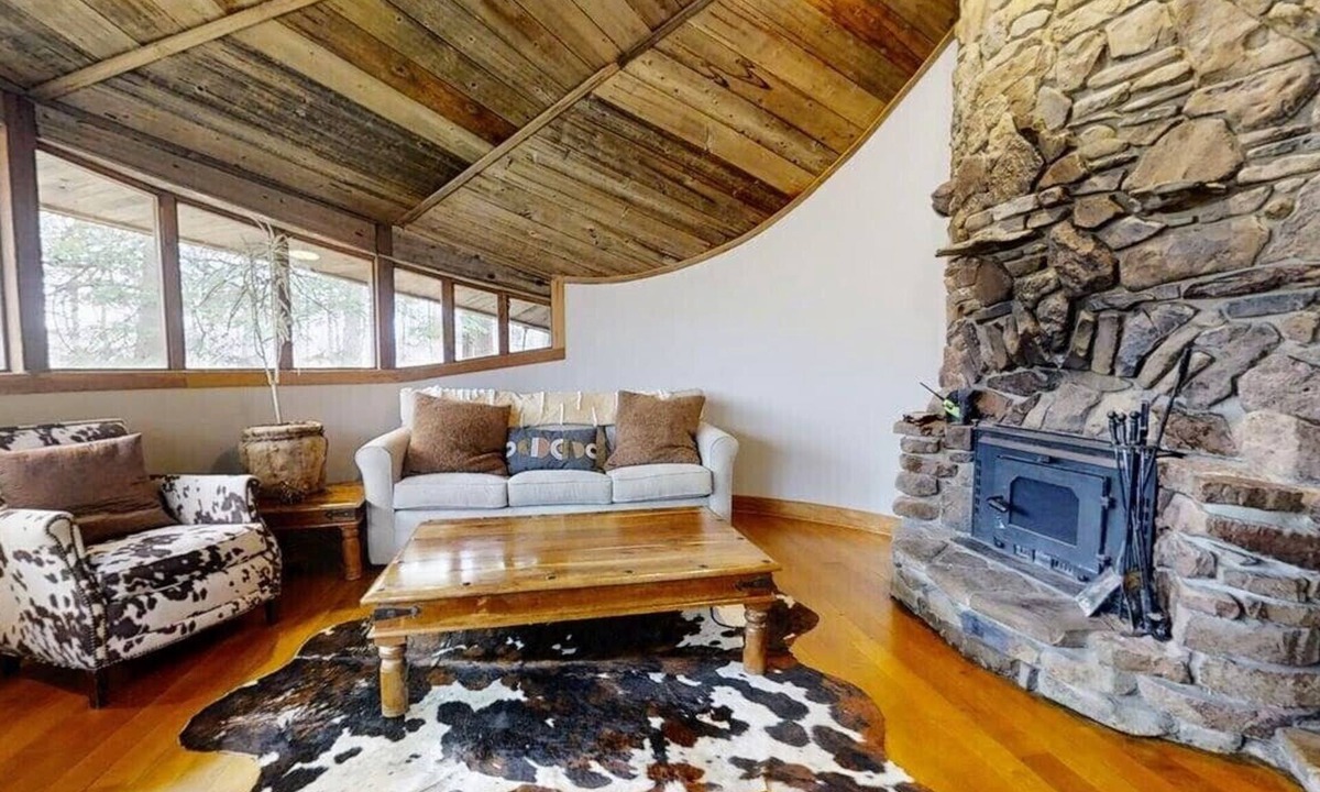 Mcdermott Cabin | Pet-friendly cabin bordering Tremper Mound Nature Preserve.