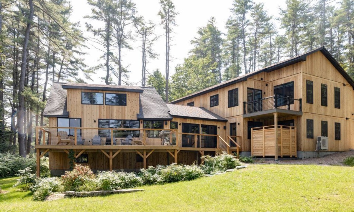 South Casco Ski Chalet | Pinecrest Waterfront Private Beach New Cabin