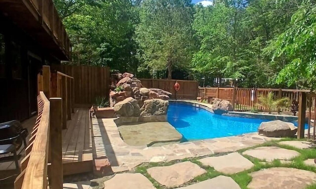 Plantersville Apartment | Poolside Hideout at Magical Forest Resort