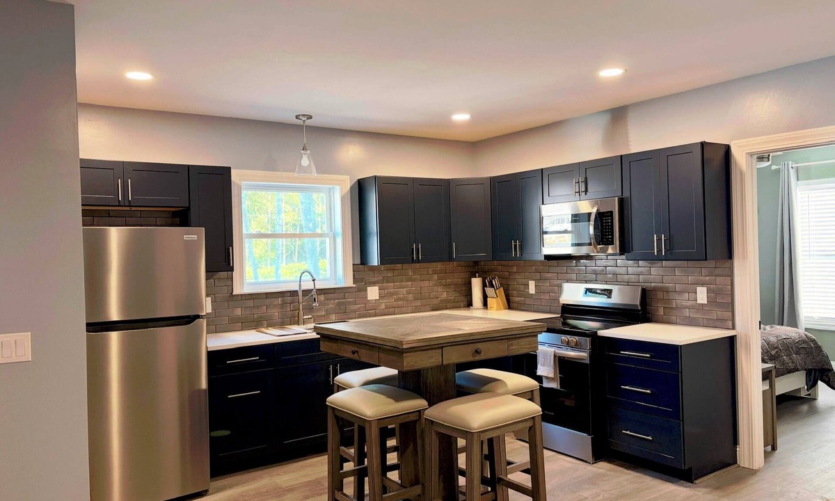 Palmyra Apartment | Pristine upscale 2 bedroom duplex unit surrounded by forest.