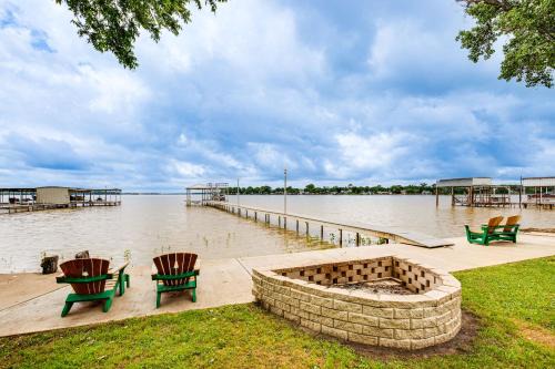 Newark House | Private Dock & Deck: Eagle Mountain Lake Retreat!