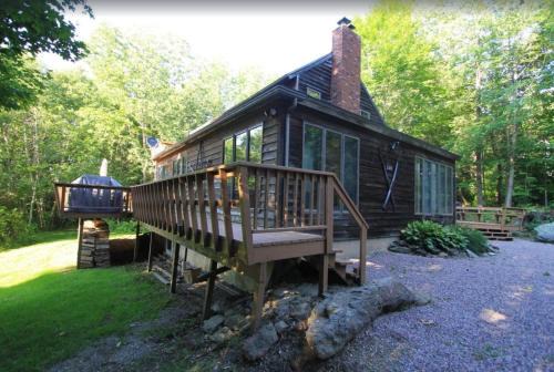 Moscow House | Quaint Stowe Cabin