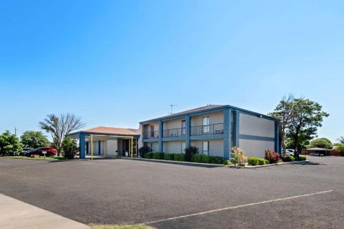 Plainview Hotel | Quality Inn Plainview
