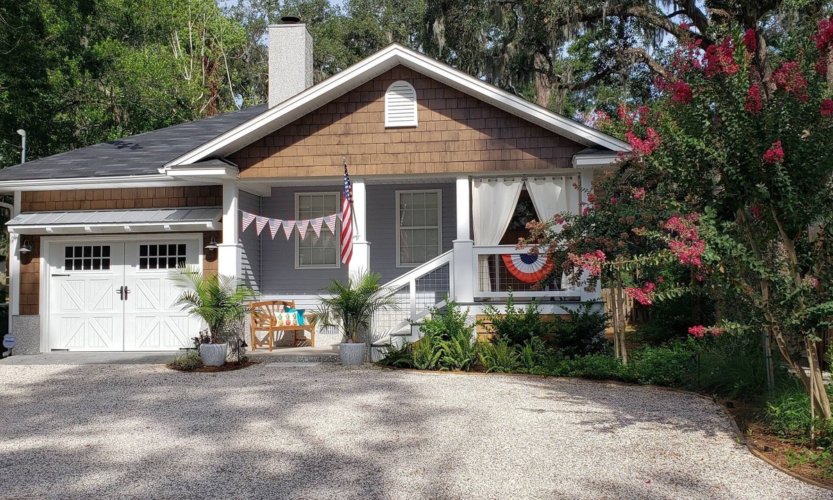 Saint Simons Heights Cottage | Relaxed Coastal Living! Family-sized cottage near everything.