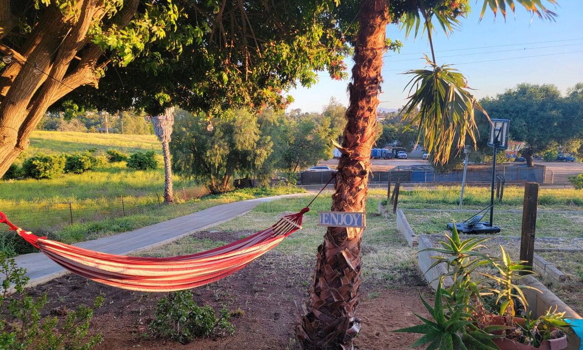 Escondido House | Relaxing Farm Vibes Near Safari Zoo Legoland & Wineries