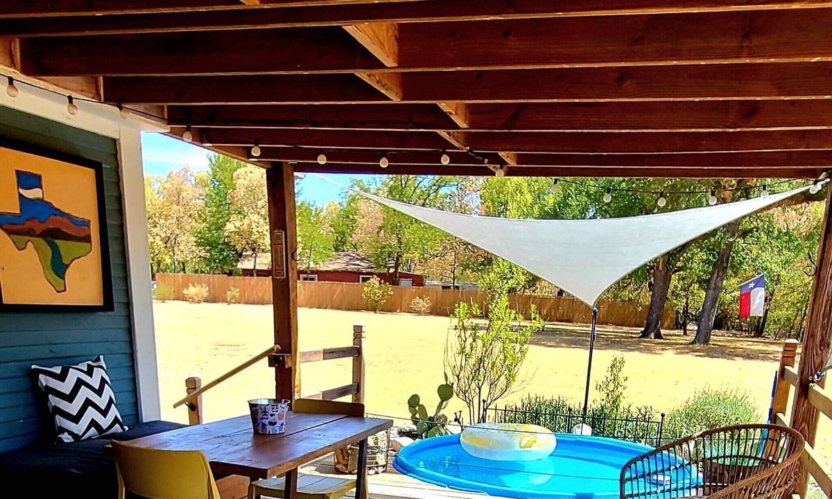 Glen Rose House | Remodeled Modern Farmhouse on acreage near ALL area attractions🌳