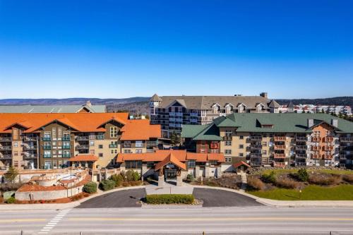 Edray Apartment | RF 219 Ski-InOut Hot Tub & Garage Sleeps 4