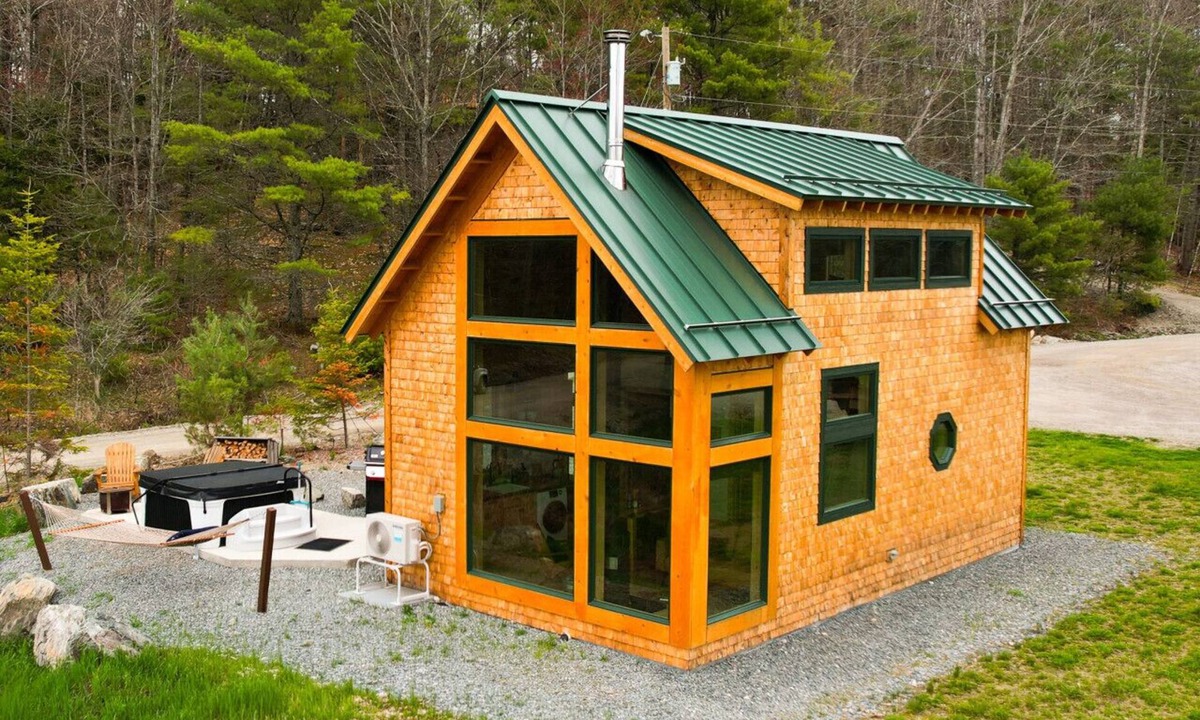 Ellsworth Cabin | River Views | Private Hot Tub | The Willow Cabin