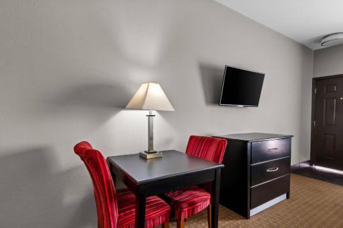 Dilley Hotel | Rodeway Inn