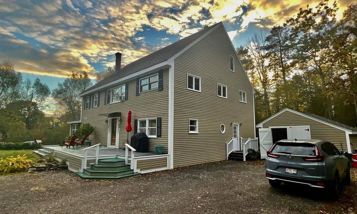 Camden House | Romantic Coastal Escape near Harbor