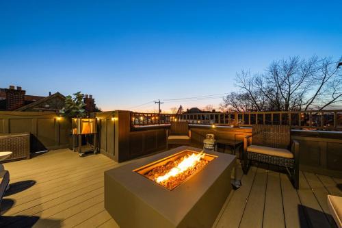 Franklin Park House | Rooftop Patio, Hot Tub and Games City Escape