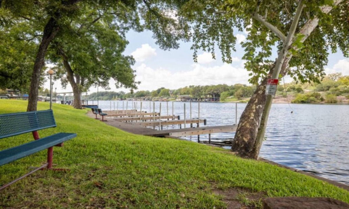 Burnet RV Rental | RV Site - Pull Through 30