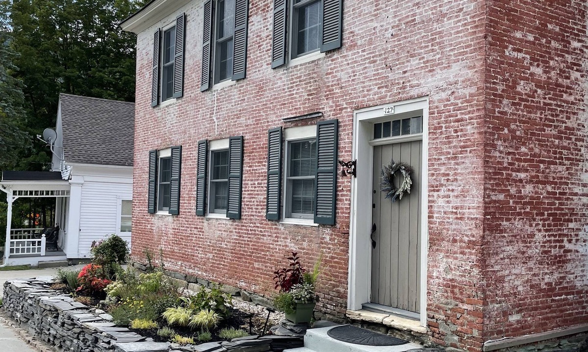 Rochester House | School Brick House is the perfect location for a vacation