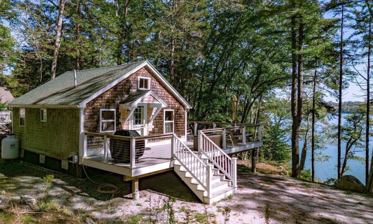 Cushing House | Settlers Cottage, cute Maine home with water views