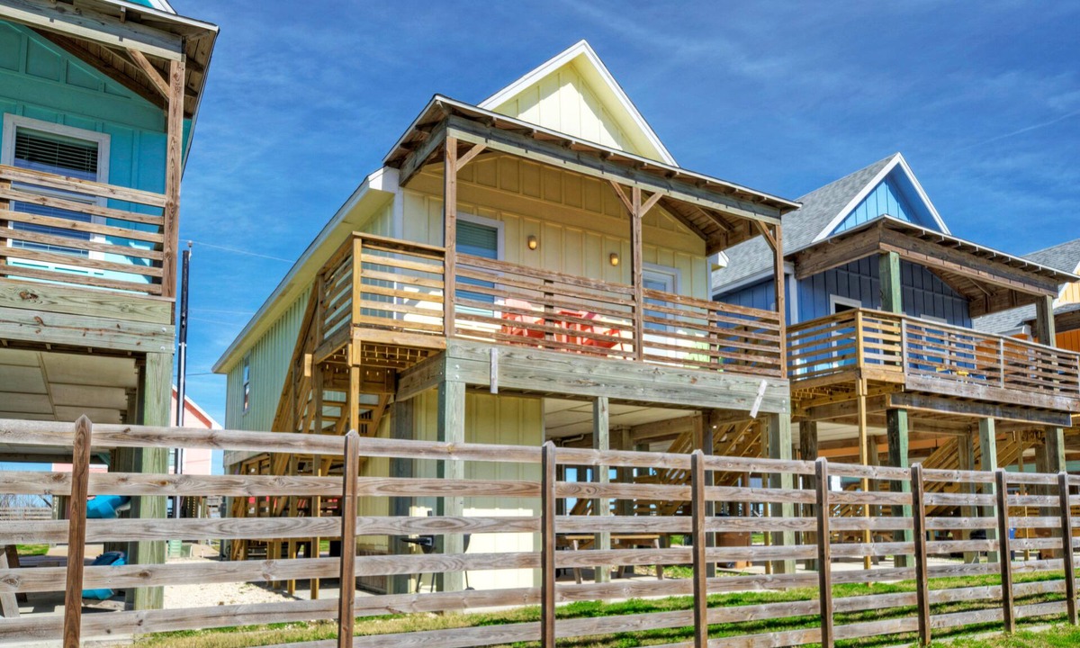 Flour Bluff House | Shared Waterfront Pool and Boat Dock, Balcony w/View | Yellowfin by AvantStay