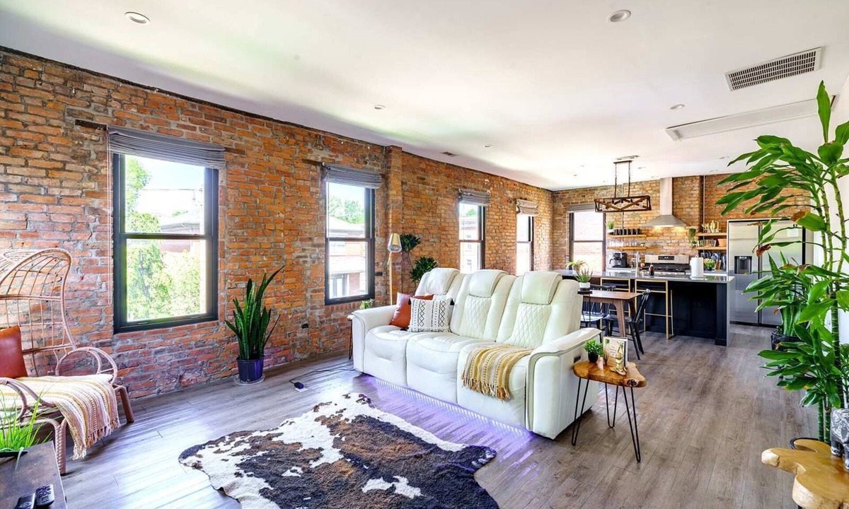 Italian Village House | Short North/Downtown | Steps to High St | Walk to Convention Ctr | Free Parking