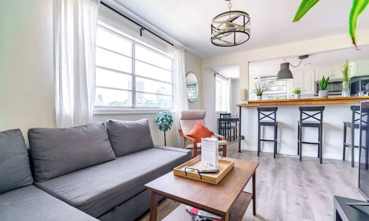 Victorian Village House | Short North/Downtown | Walk to Convention Center | Free Parking | 5,800+ Reviews