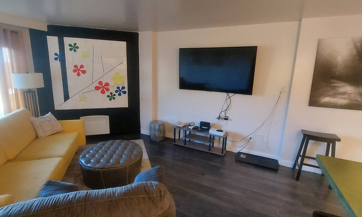 Snowshoe Condo | Silver Creek 2 BR Condo, A/C, Indoor/Outdoor Pool & Hot Tub