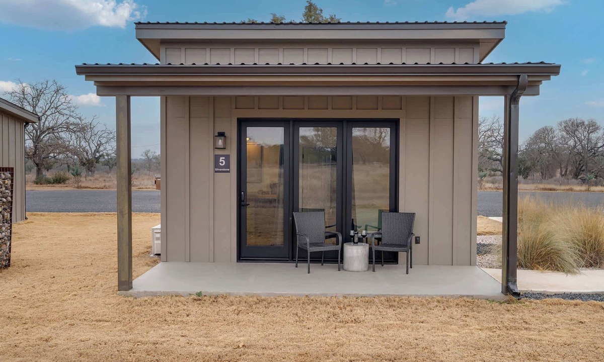 Stonewall Cabin | Silverstone Casita at Featherstone Winery