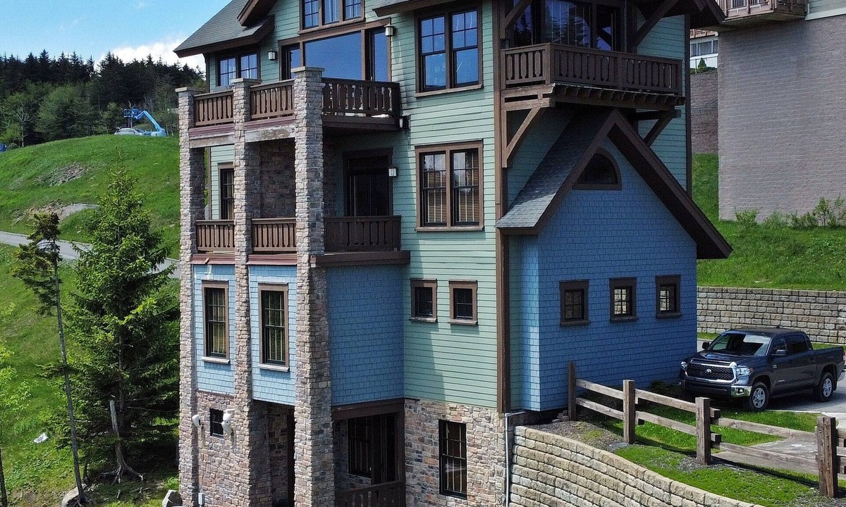 Edray House | Slope side 8 BR at Sanctuary Majestic Mountain Top Estate 4800 square feet of quality sleeps 16
