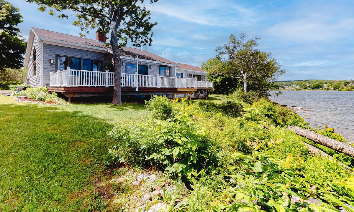Owls Head House | Snowbird-friendly, waterfront house with amazing views, deck, & washer/dryer