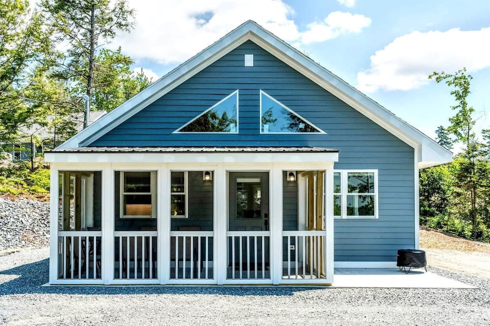 Sullivan Cabin | Spacious Cabin Complex with Flanders Pond Access, Ideal for Group Getaways, Located Near Sullivan, Maine