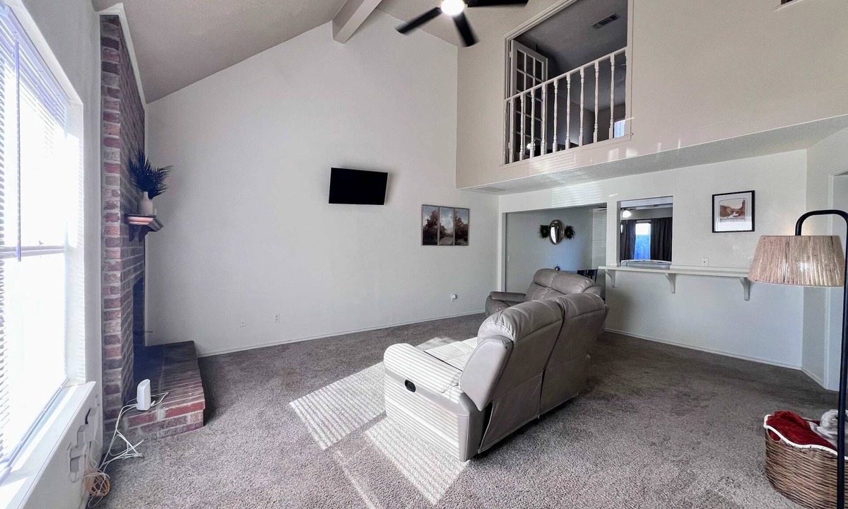 Plainview Apartment | Spacious Extended-Stay Townhome | Cook & Relax!