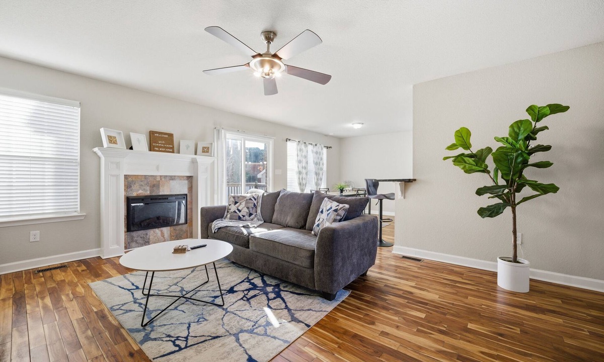 Newport News House | Spacious Family Oasis, 5 Bedrooms, Huge Yard & Garage