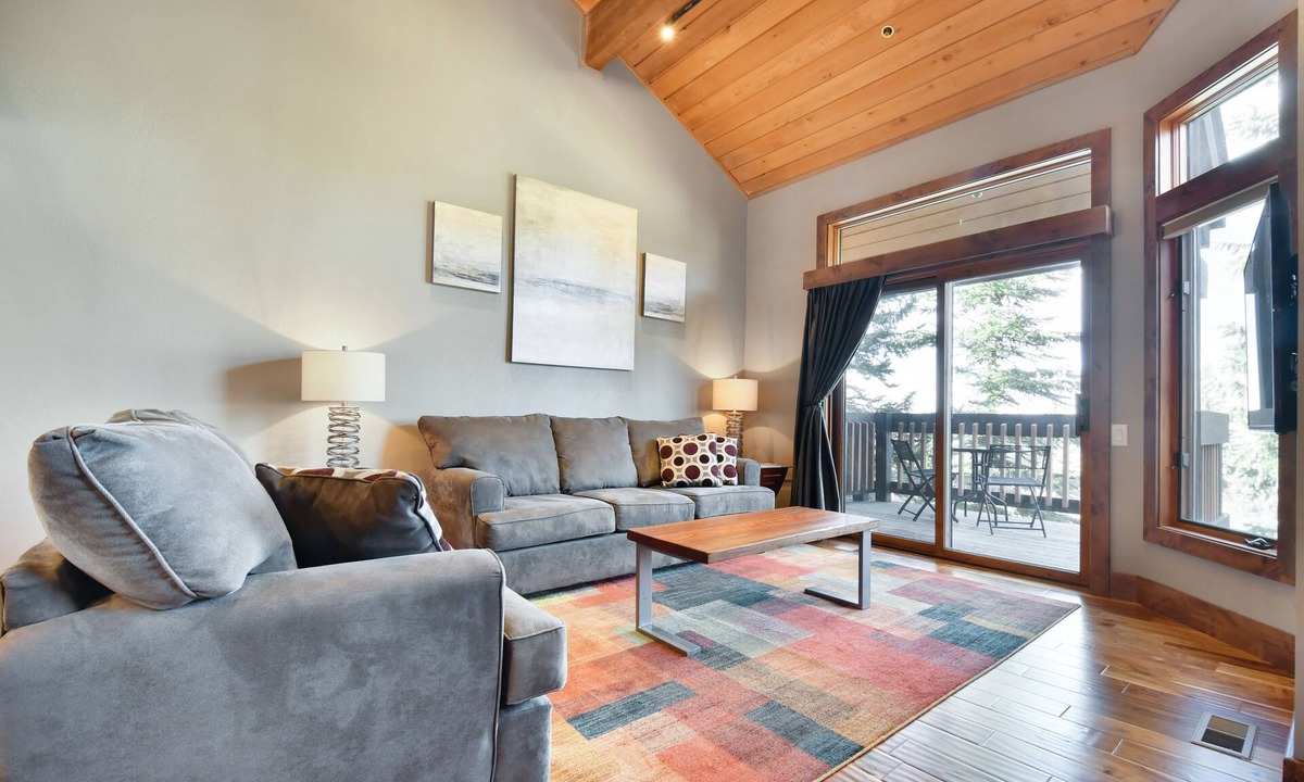 Deer Valley House | Steps to Skiing in Deer Valley! Sleeps 6!