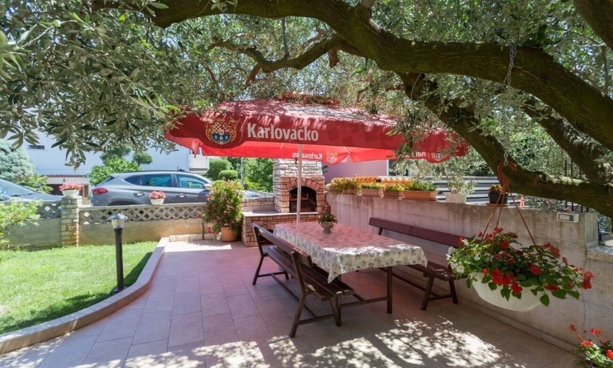 Novigrad Apartment | Studio flat with terrace Novigrad (AS-7135-a)