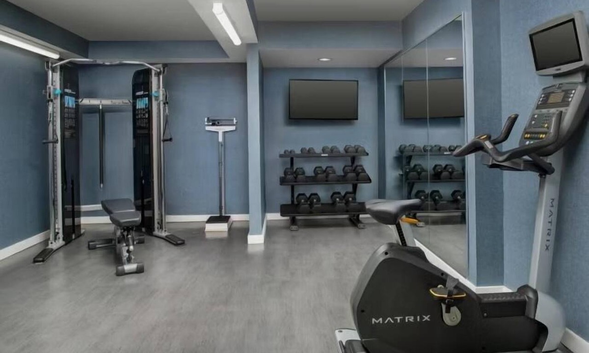 Shearer Hills - Ridgeview Apartment | Studio | Free Breakfast + Outdoor Pool and Hot Tub